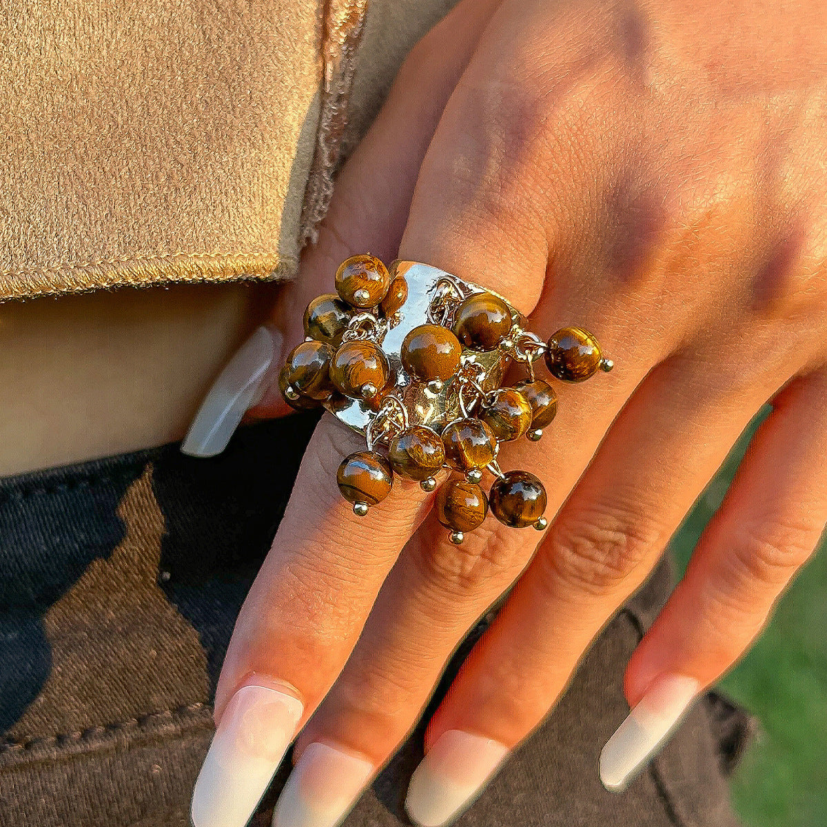 Anillo de borla con piedra natural