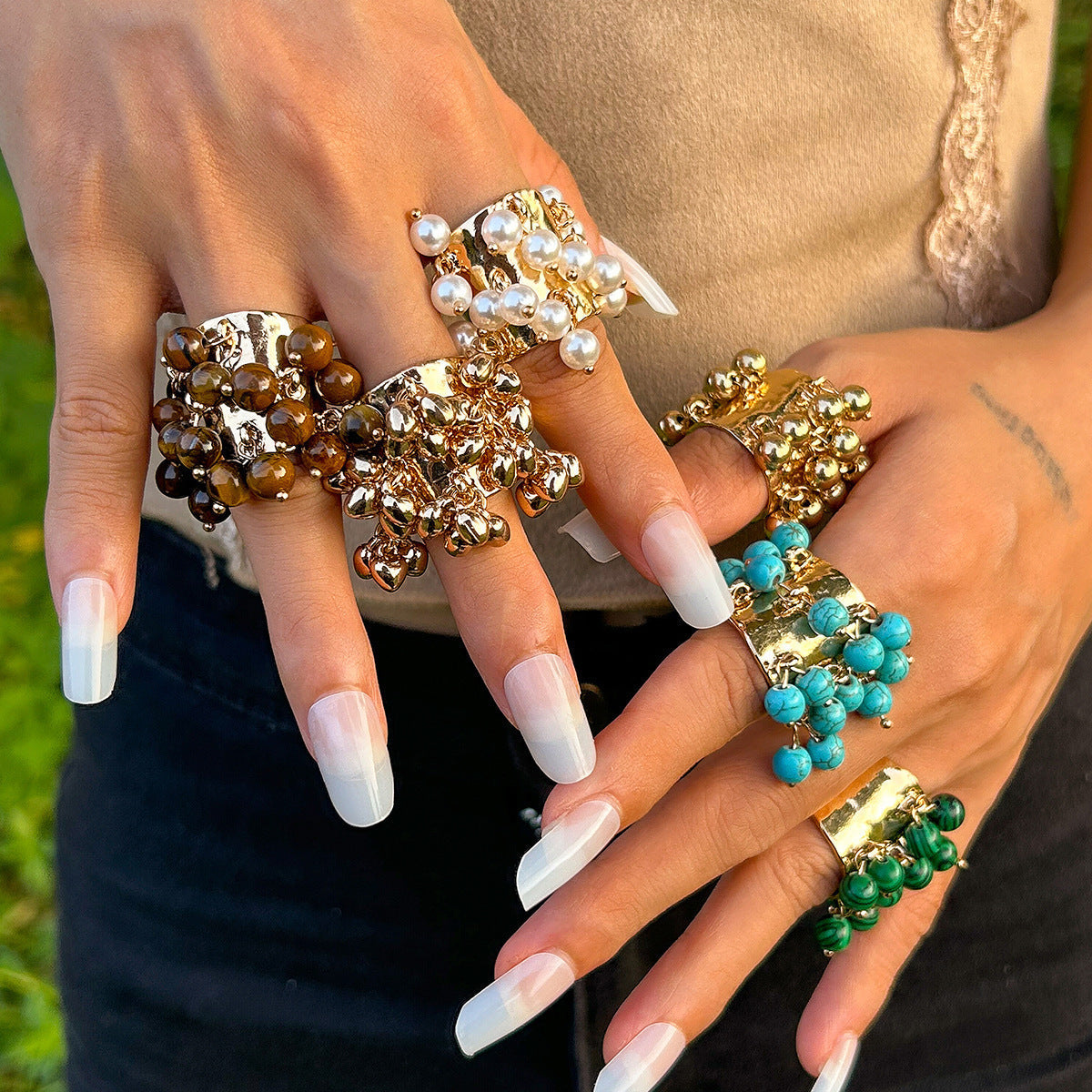 Anillo de borla con piedra natural