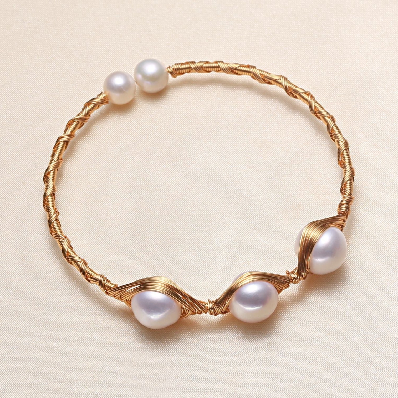 Heritage Bracelet with Pearl and Intertwined Thread