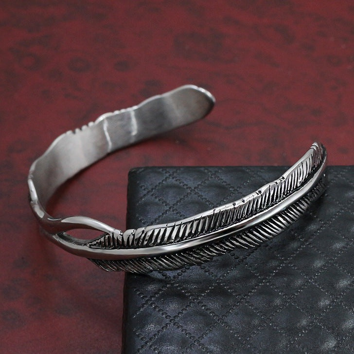 Pulsera de plumas en acero de titanio