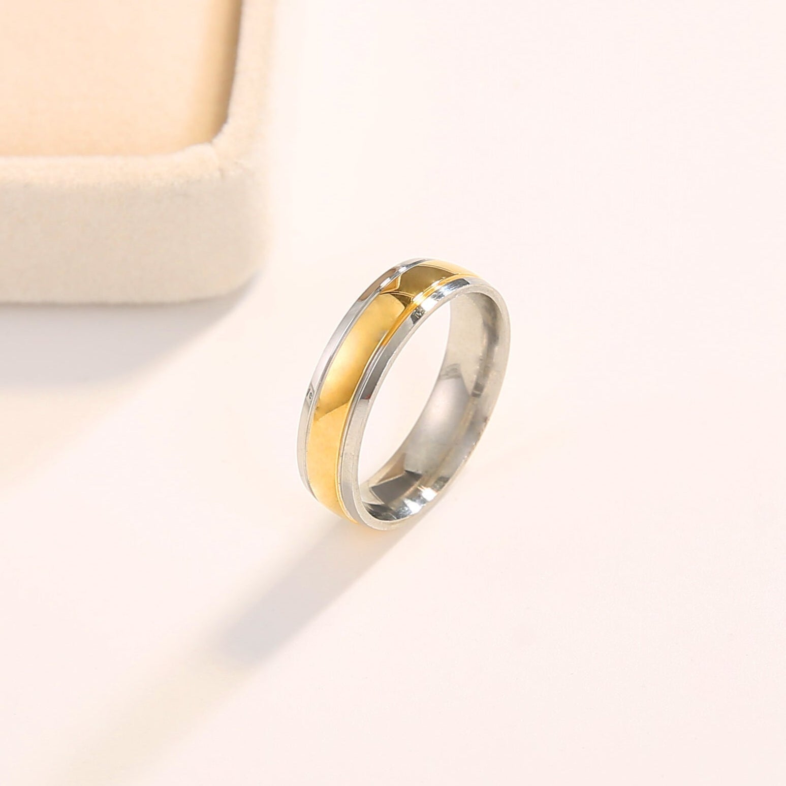 Anillo minimalista de acero inoxidable