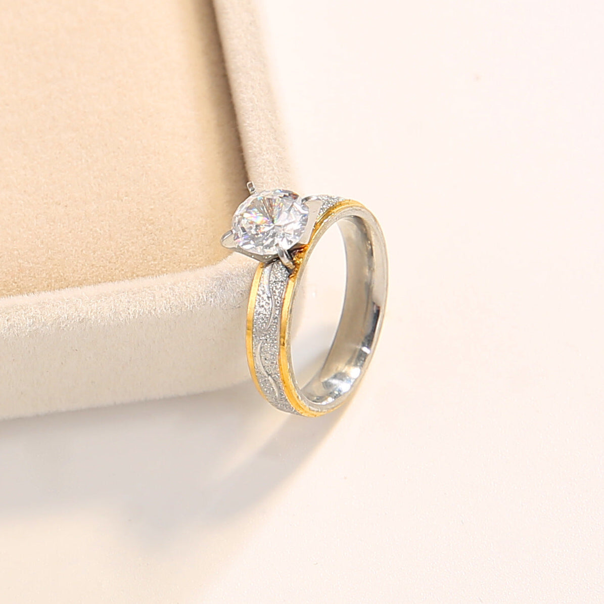 Anillo minimalista de acero inoxidable