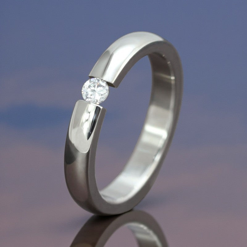 Anel Minimalista com Zircónia Central