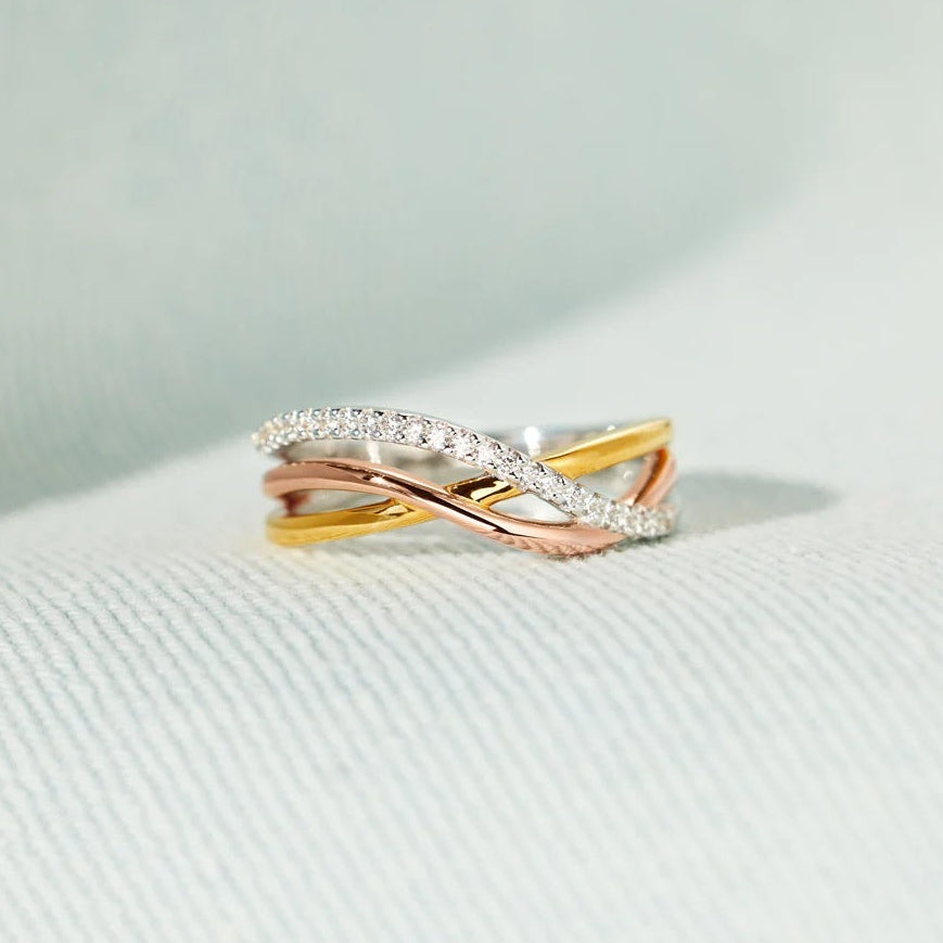 Anillo cruzado con circonita cúbica