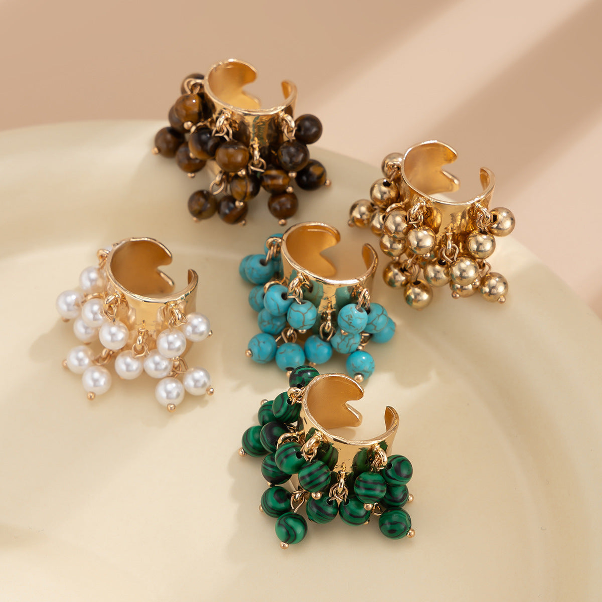 Anillo de borla con piedra natural