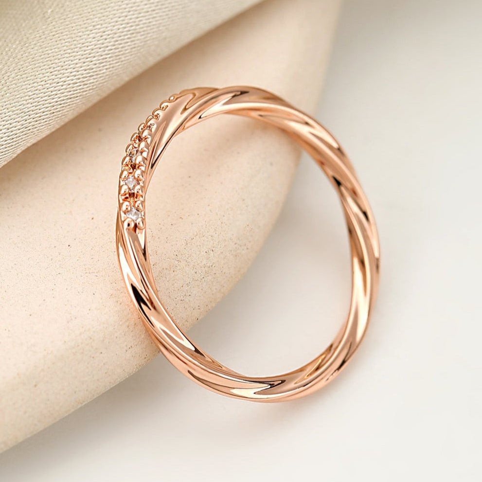 Twisted Ring with Cubic Zirconia