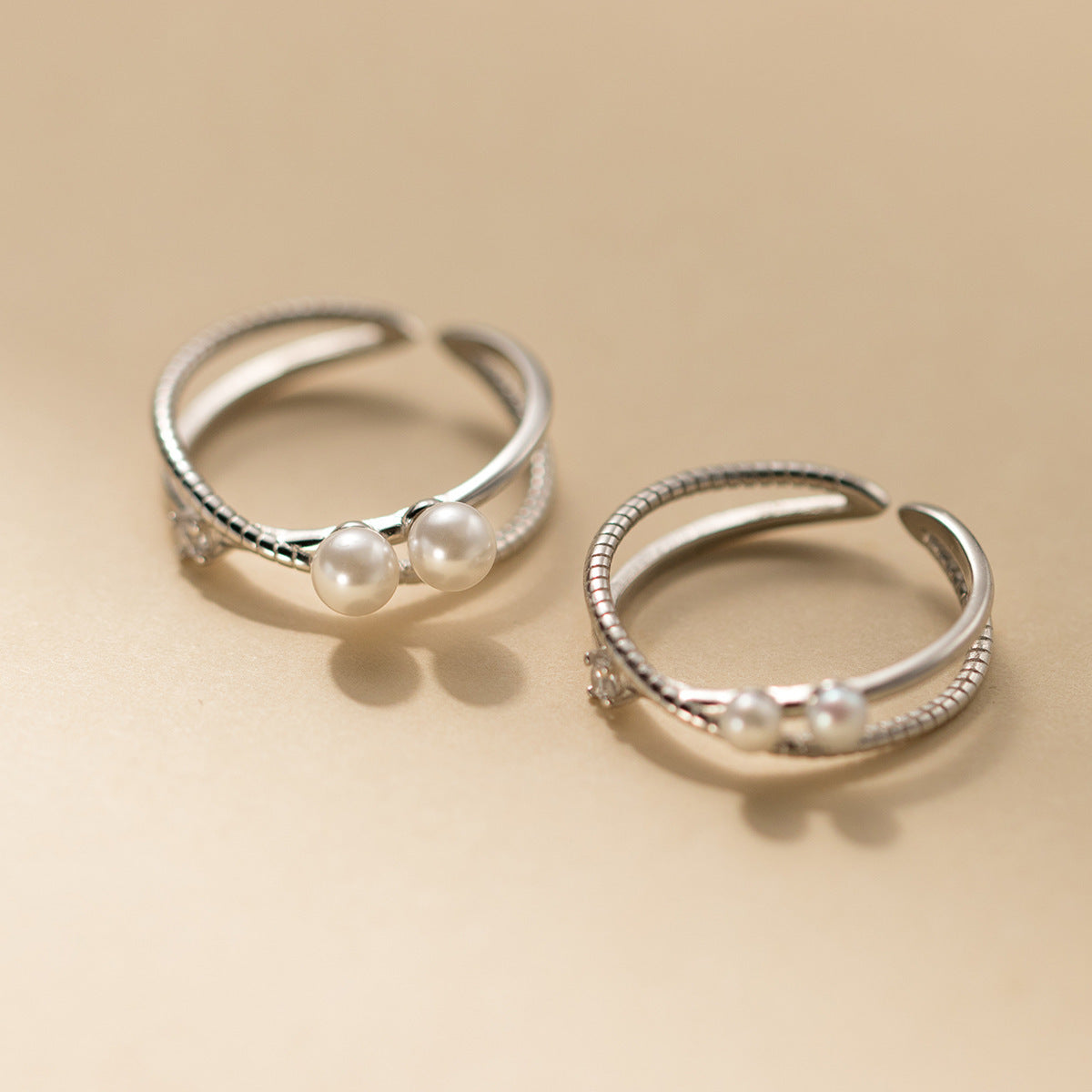 Anillo cruzado con perla