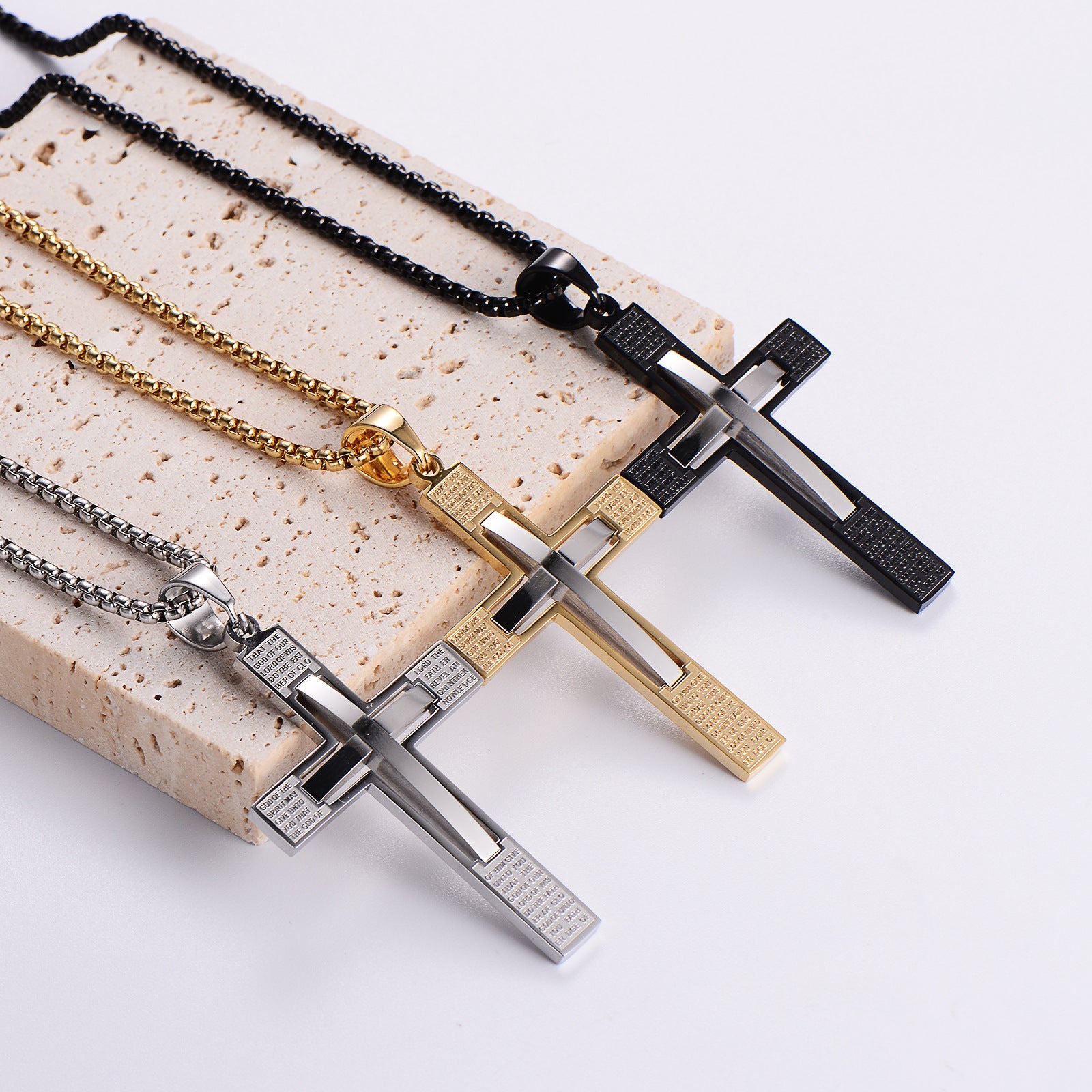 Colar Cruz em Aço Inoxidável