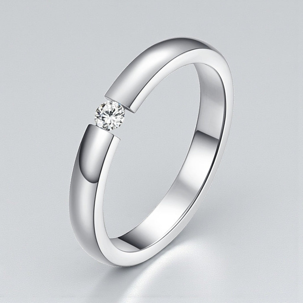 Anel Minimalista com Zircónia Central