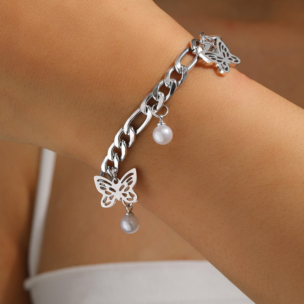 Butterfly bracelet in stainless steel.