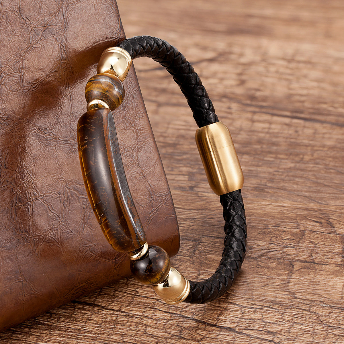 Leather bracelet with natural stone.