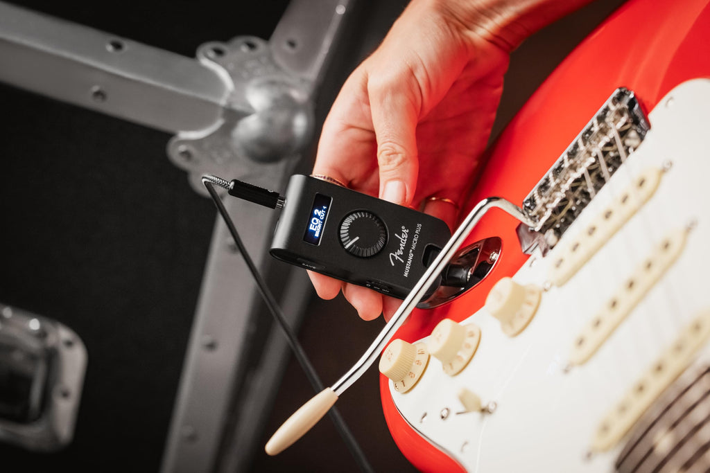 Fender Mustang Micro Plus amplificador de guitarra, amplificador de auriculares pessoal com 25 modelos de amplificador, 25 efeitos, Bluetooth e 100 presets, recarregável por USB