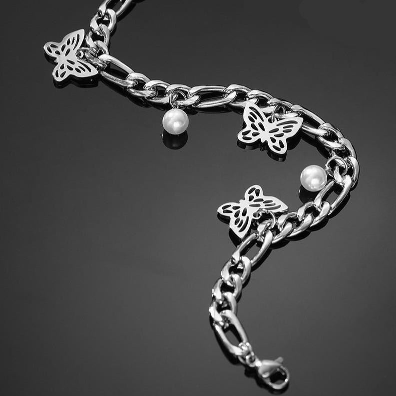 Butterfly bracelet in stainless steel.
