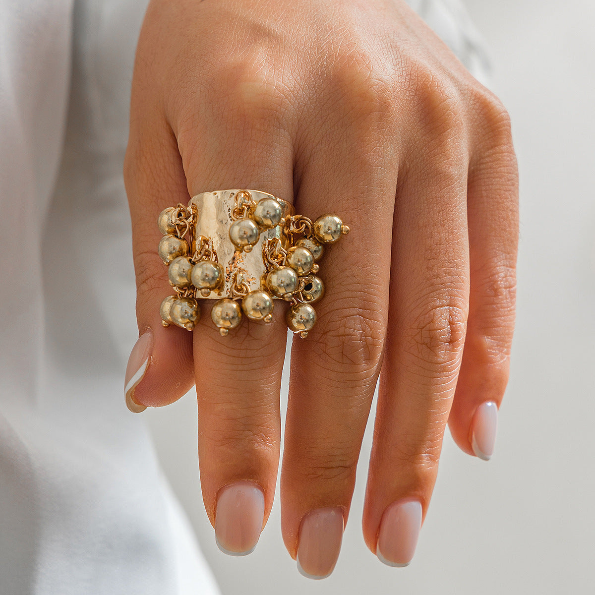 Anillo de borla con piedra natural