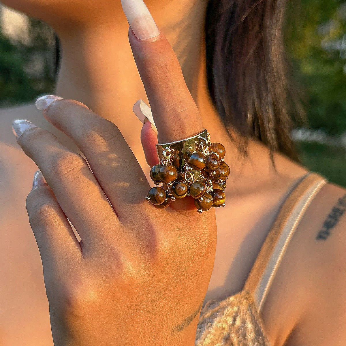 Anillo de borla con piedra natural