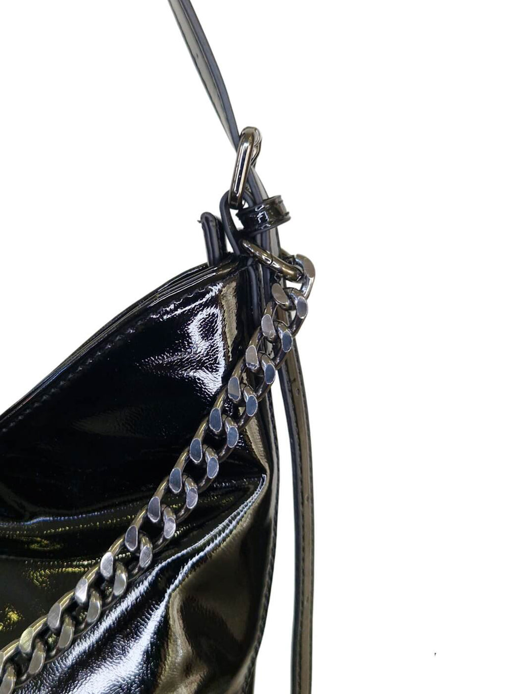 MALA DE OMBRO COM CORRENTE PRETA