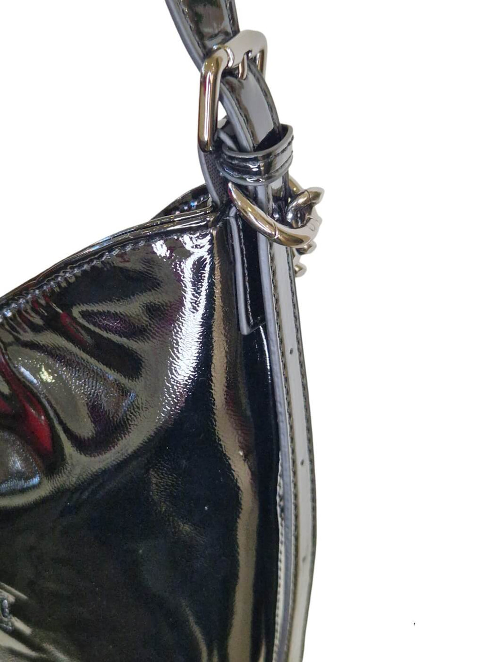 MALA DE OMBRO COM CORRENTE PRETA