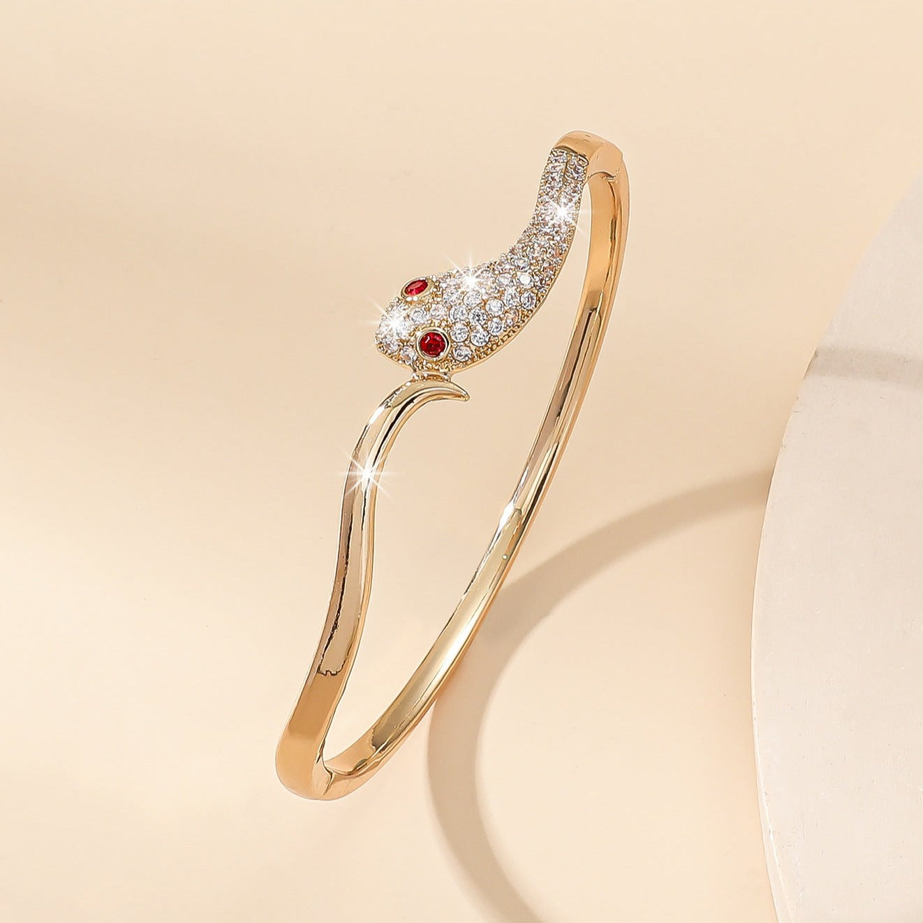 Minimalist bracelet with cubic zirconia.