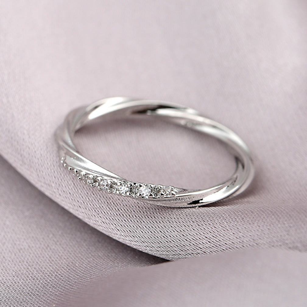 Twisted Ring with Cubic Zirconia