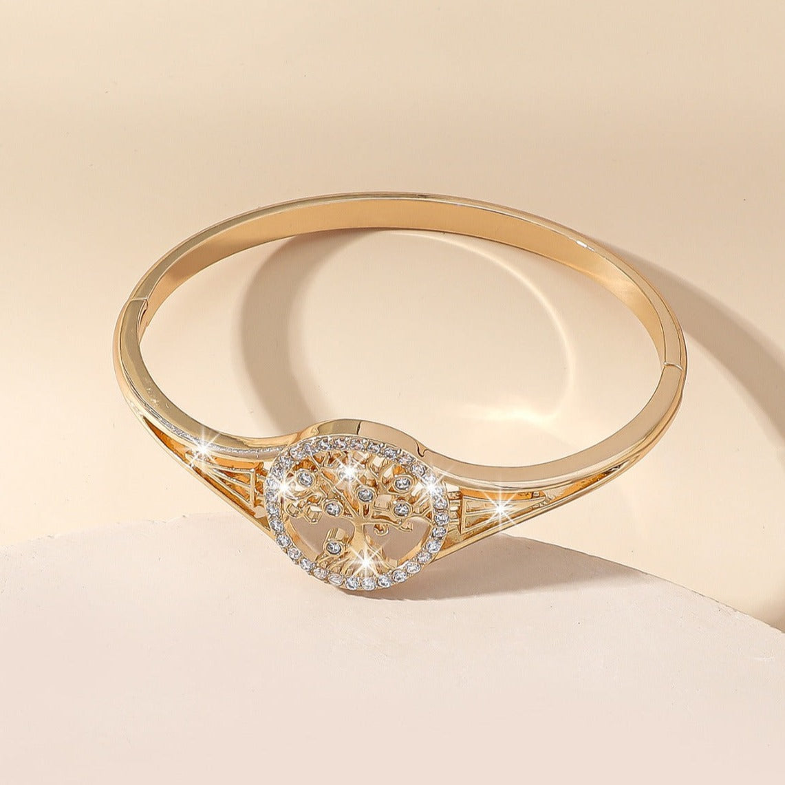 Minimalist bracelet with cubic zirconia.