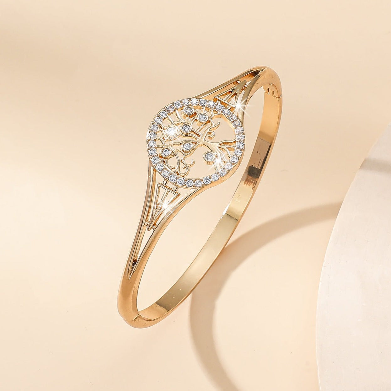 Minimalist bracelet with cubic zirconia.