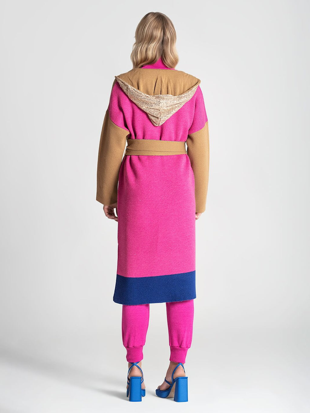 CASACO COMPRIDO COM LANTEJOULAS