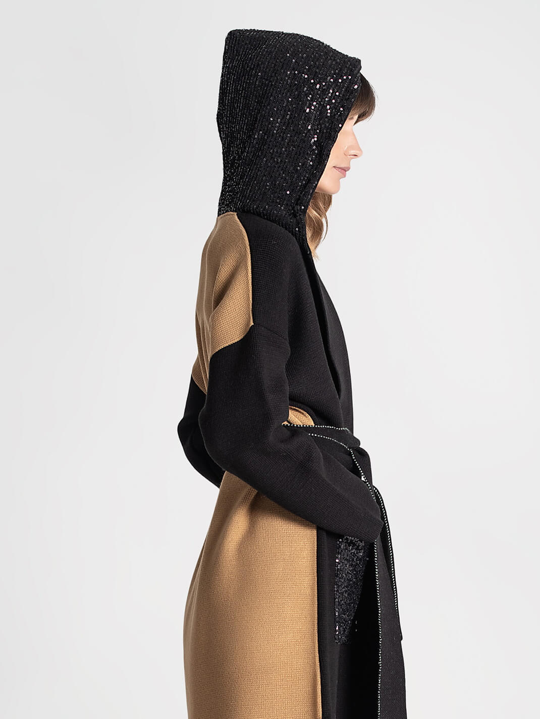 CASACO COMPRIDO COM LANTEJOULAS