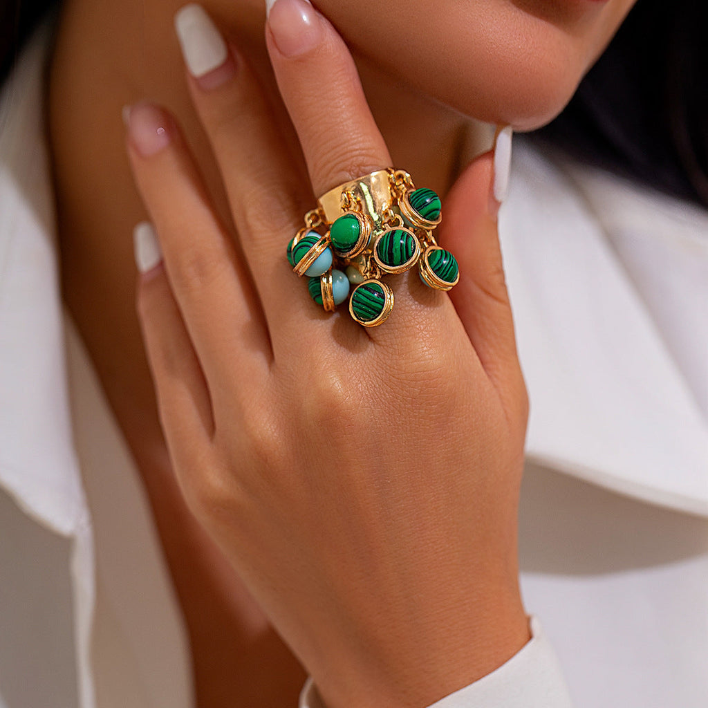 Anillo de borla con piedra natural