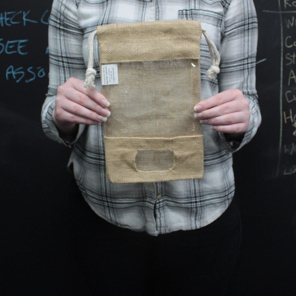 Bolsa de Juta com Janela 25x16cm e Bolso