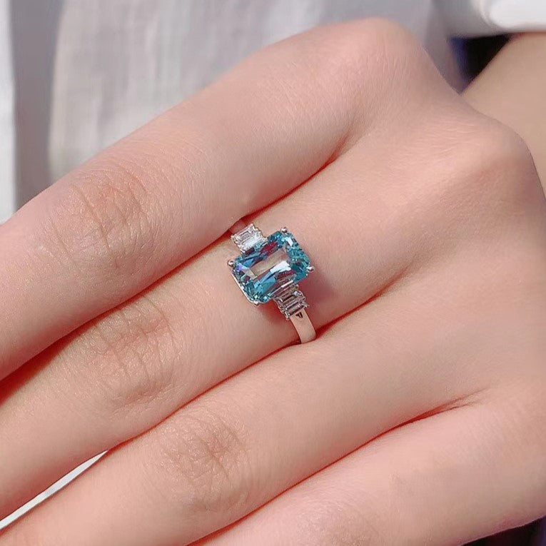 Anillo con circonita cúbica