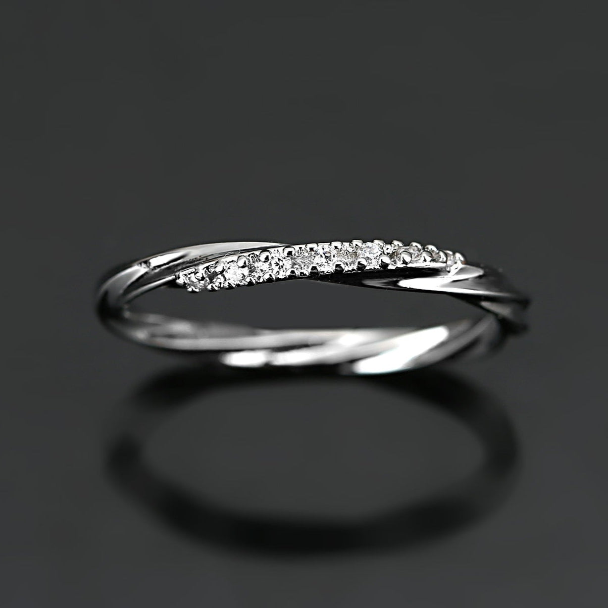Twisted Ring with Cubic Zirconia