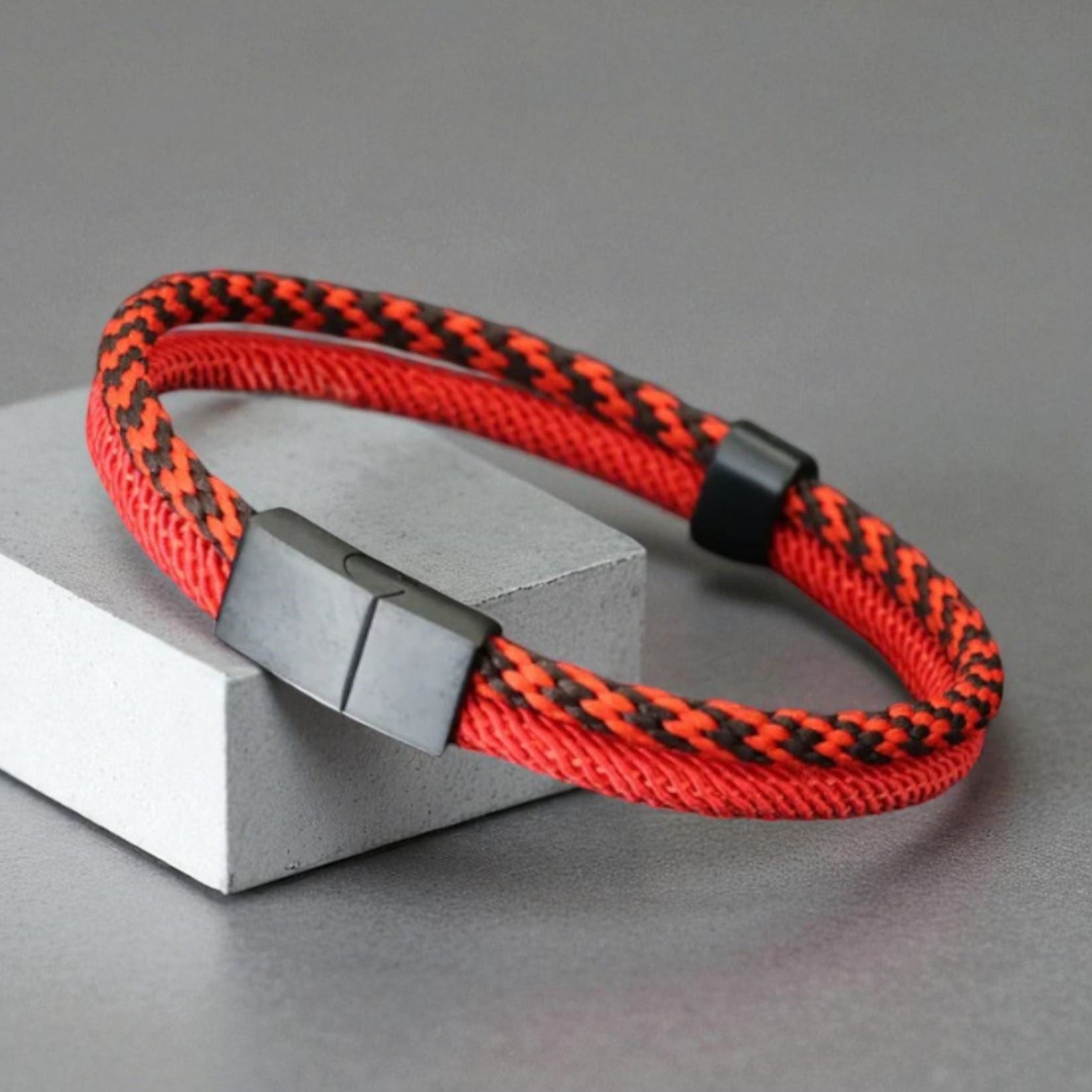 Pulseira Trançada com Fecho em Aço Inoxidável