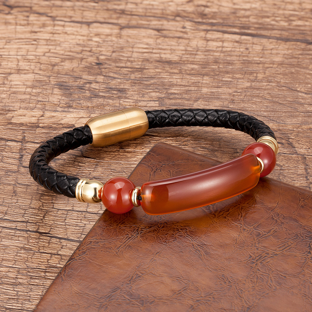 Leather bracelet with natural stone.