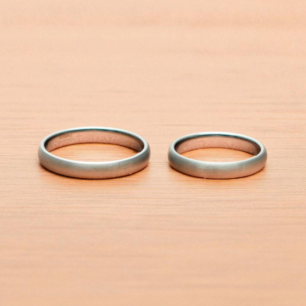 Anillo de pareja de acero de tungsteno cepillado