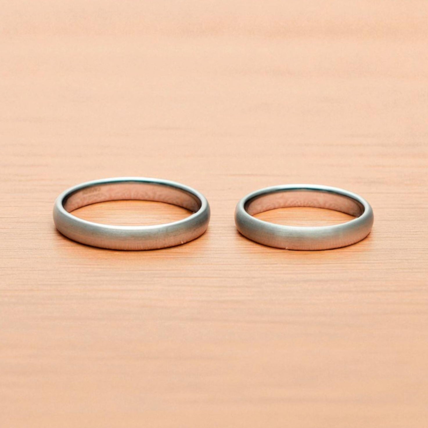 Anillo de pareja de acero de tungsteno cepillado