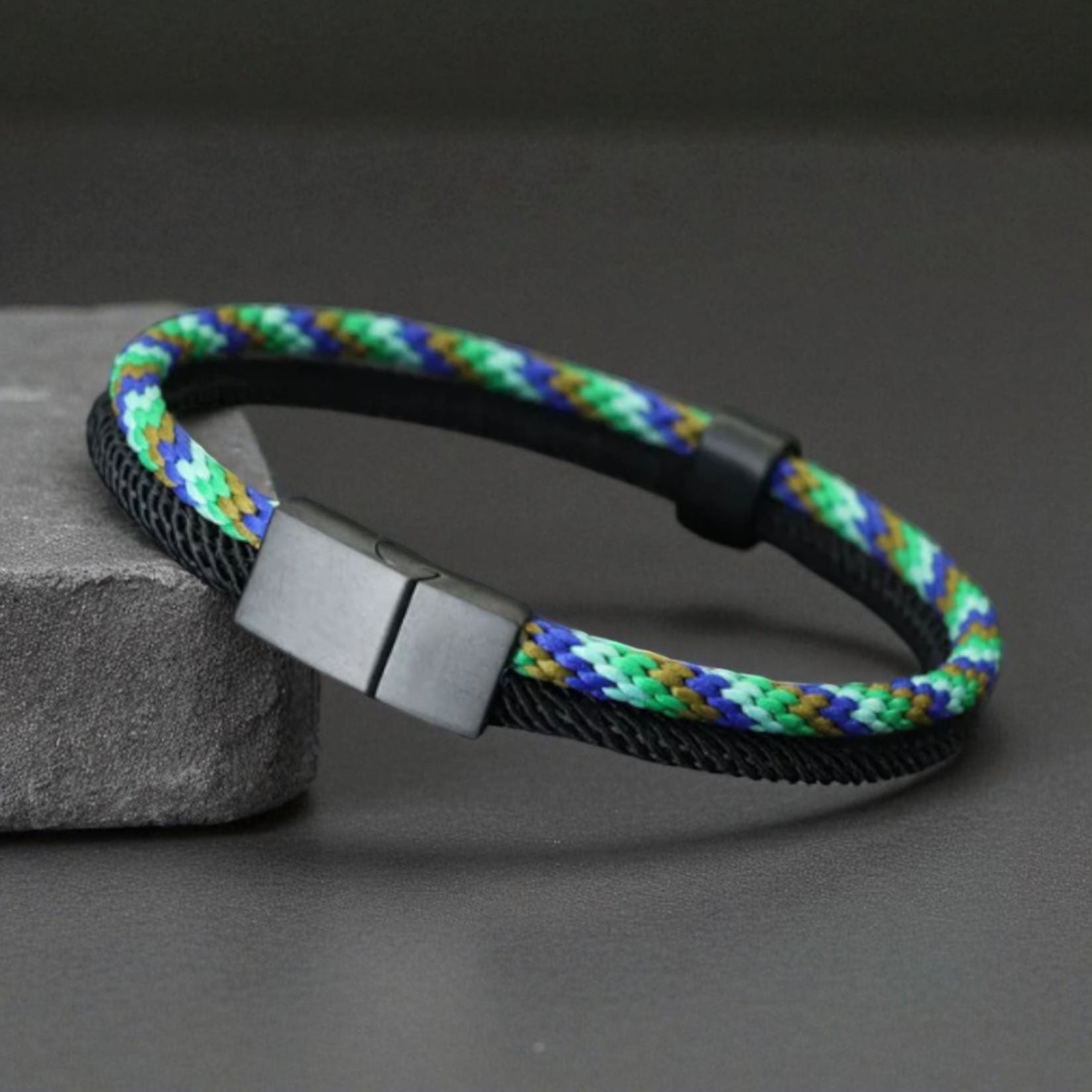 Pulseira Trançada com Fecho em Aço Inoxidável